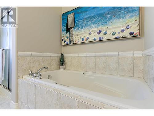 3936 Gallaghers Parkway, Kelowna, BC - Indoor Photo Showing Bathroom