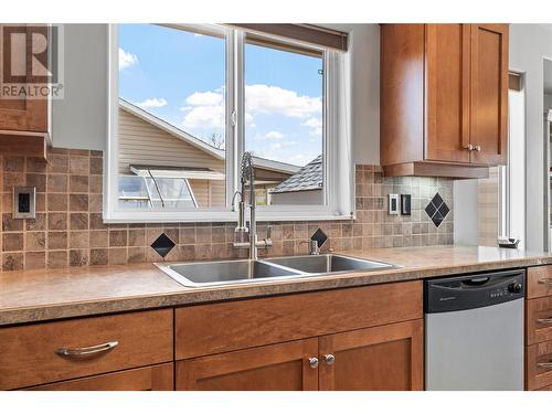 5013 5Th Avenue, Vernon, BC - Indoor Photo Showing Kitchen With Double Sink