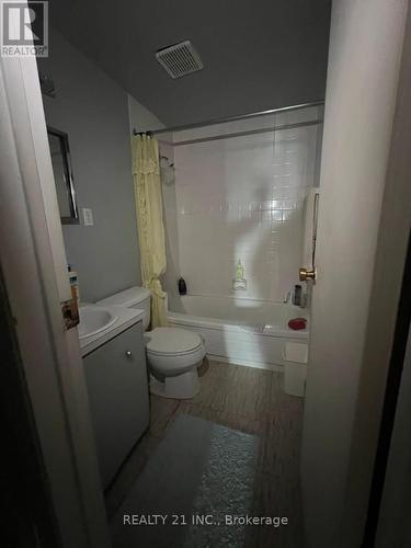 6358 Thornberry Crescent, Windsor, ON - Indoor Photo Showing Bathroom