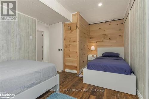 1041 Bonfield Street, Algonquin Highlands, ON - Indoor Photo Showing Bedroom