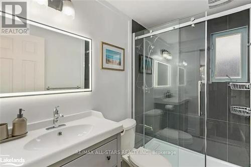1041 Bonfield Street, Algonquin Highlands, ON - Indoor Photo Showing Bathroom
