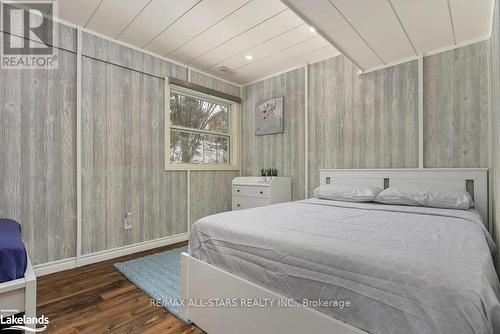 1041 Bonfield Street, Algonquin Highlands, ON - Indoor Photo Showing Bedroom