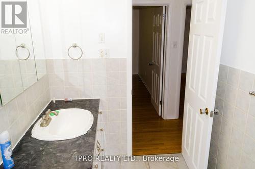 26 Best Avenue, Hamilton, ON - Indoor Photo Showing Bathroom