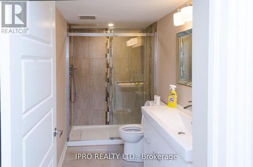 26 Best Ave, Hamilton, ON - Indoor Photo Showing Bathroom