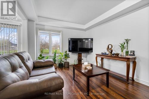 87 Donald Bell Drive Dr, Hamilton, ON - Indoor Photo Showing Living Room