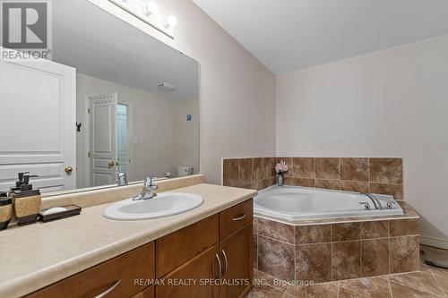 87 Donald Bell Drive Drive, Hamilton, ON - Indoor Photo Showing Bathroom