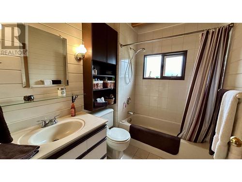 6315 Mulligan Drive, Horse Lake, BC - Indoor Photo Showing Bathroom
