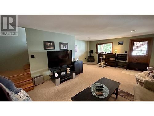 6315 Mulligan Drive, Horse Lake, BC - Indoor Photo Showing Living Room