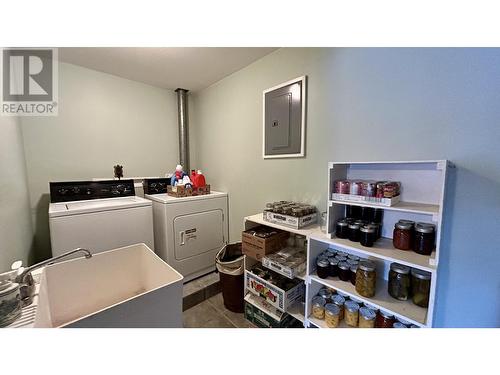 6315 Mulligan Drive, Horse Lake, BC - Indoor Photo Showing Laundry Room
