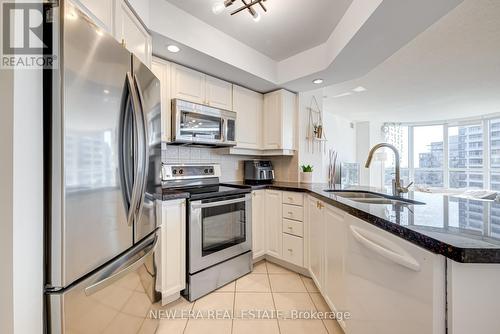 #1102 -5 Northtown Way, Toronto, ON - Indoor Photo Showing Kitchen With Double Sink With Upgraded Kitchen