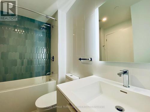 #1201 -185 Alberta Ave, Toronto, ON - Indoor Photo Showing Bathroom