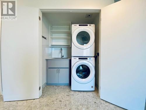 #1201 -185 Alberta Ave, Toronto, ON - Indoor Photo Showing Laundry Room