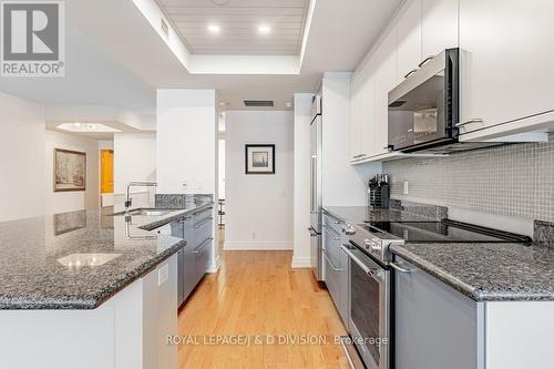 #603 -38 Avenue Rd W, Toronto, ON - Indoor Photo Showing Kitchen With Upgraded Kitchen