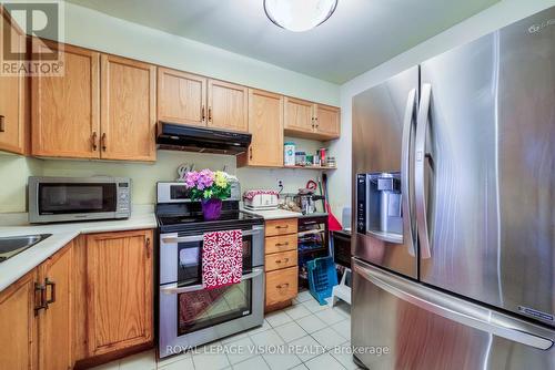 #1416 -430 Mclevin Ave, Toronto, ON - Indoor Photo Showing Kitchen