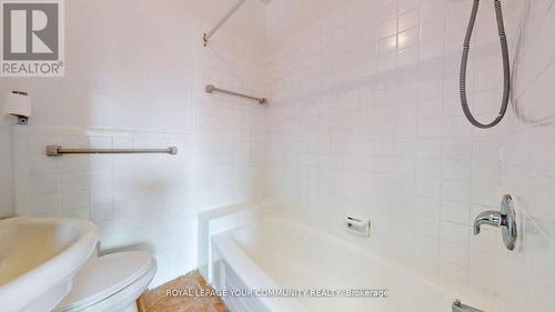 2669 Midland Ave, Toronto, ON - Indoor Photo Showing Bathroom