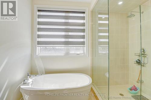 142 Golden Trail, Vaughan, ON - Indoor Photo Showing Bathroom