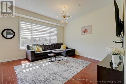 142 Golden Trail, Vaughan, ON - Indoor Photo Showing Living Room