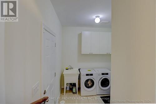 142 Golden Trail, Vaughan, ON - Indoor Photo Showing Laundry Room
