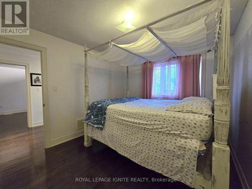 20 Gwillimbury Drive, Bradford West Gwillimbury, ON - Indoor Photo Showing Bedroom