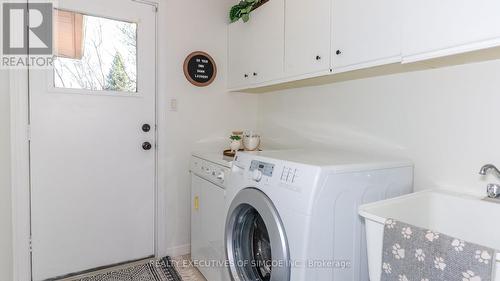 24 Douglas Dr, Barrie, ON - Indoor Photo Showing Laundry Room