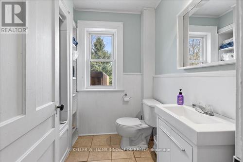 504 9Th St W, Owen Sound, ON - Indoor Photo Showing Bathroom