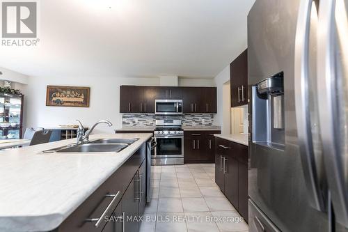 18 Myrtle St, Pelham, ON - Indoor Photo Showing Kitchen With Double Sink With Upgraded Kitchen