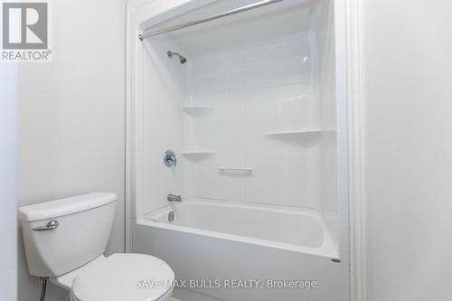 18 Myrtle Street, Pelham, ON - Indoor Photo Showing Bathroom