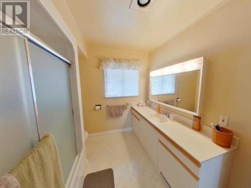 3394 Marine Ave, Powell River, BC - Indoor Photo Showing Bathroom
