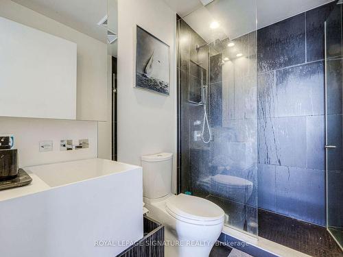 6101-1 Bloor St E, Toronto, ON - Indoor Photo Showing Bathroom