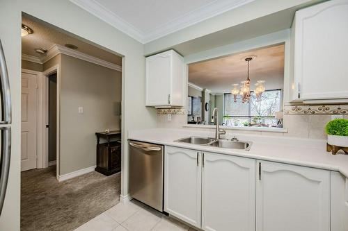100 Burloak Drive|Unit #2407, Burlington, ON - Indoor Photo Showing Kitchen With Double Sink