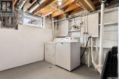 908 Elliott Street, Regina, SK - Indoor Photo Showing Laundry Room