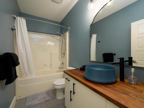 1818 Ironwood Cres, Kamloops, BC - Indoor Photo Showing Bathroom