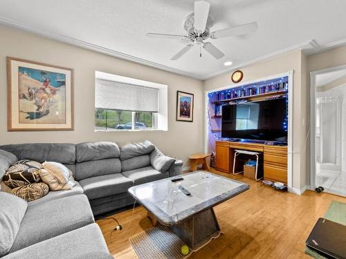 4655 Westsyde Rd, Kamloops, BC - Indoor Photo Showing Living Room