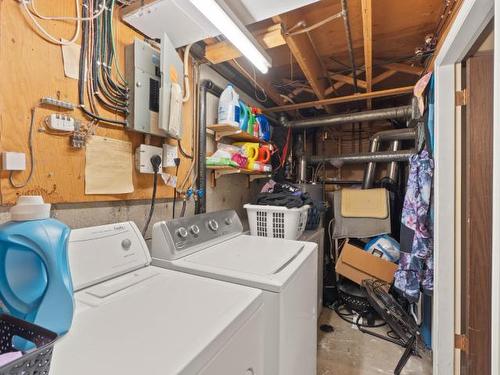 6-460 Dalgleish Drive, Kamloops, BC - Indoor Photo Showing Laundry Room