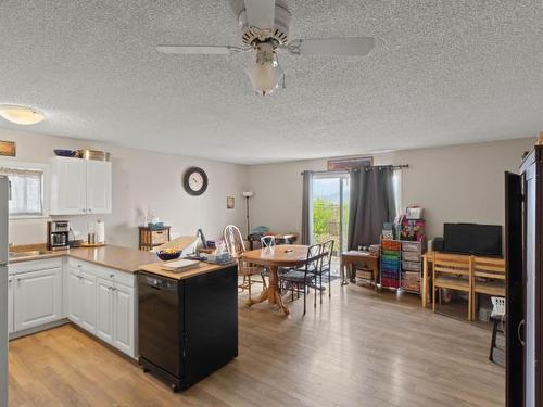6-460 Dalgleish Drive, Kamloops, BC - Indoor Photo Showing Kitchen