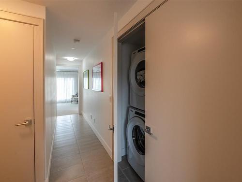 101-163 Townley Street, Penticton, BC - Indoor Photo Showing Laundry Room