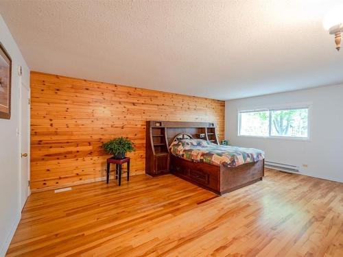 313 Linden Avenue, Kaleden, BC - Indoor Photo Showing Bedroom