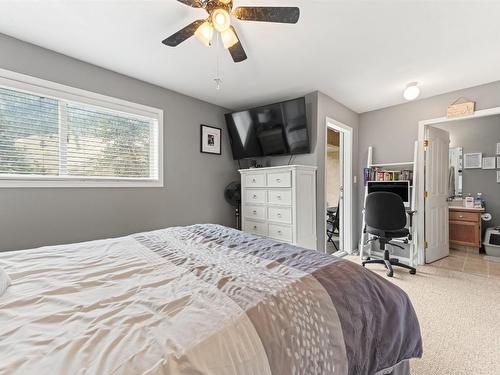 3-1032 Cedar Street, Okanagan Falls, BC - Indoor Photo Showing Bedroom