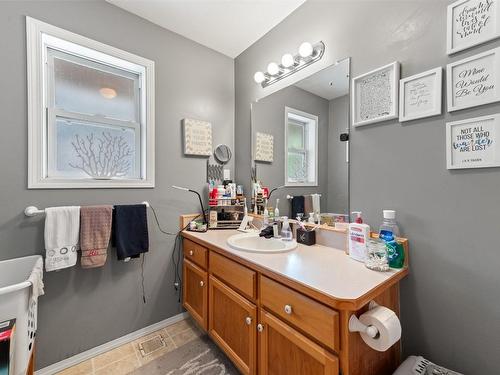 3-1032 Cedar Street, Okanagan Falls, BC - Indoor Photo Showing Bathroom