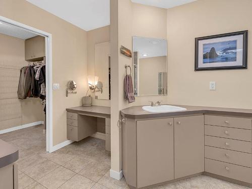 6750 Highway 33, Kelowna, BC - Indoor Photo Showing Bathroom