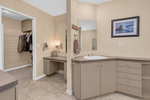 6750 Highway 33, Kelowna, BC - Indoor Photo Showing Bathroom