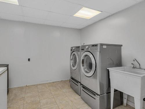 6750 Highway 33, Kelowna, BC - Indoor Photo Showing Laundry Room