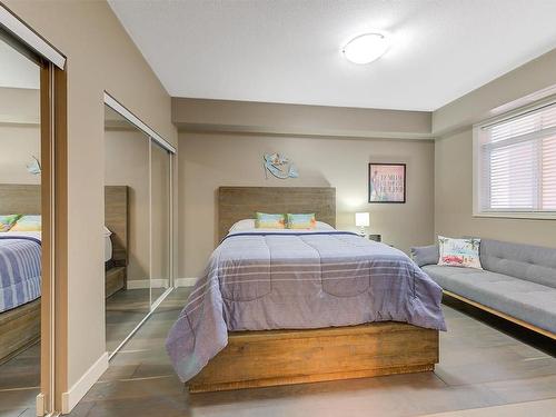 205-3570 Woodsdale Road, Lake Country, BC - Indoor Photo Showing Bedroom