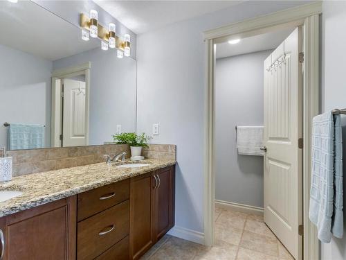 405-7922 Okanagan Landing Road, Vernon, BC - Indoor Photo Showing Bathroom