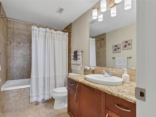 405-7922 Okanagan Landing Road, Vernon, BC - Indoor Photo Showing Bathroom
