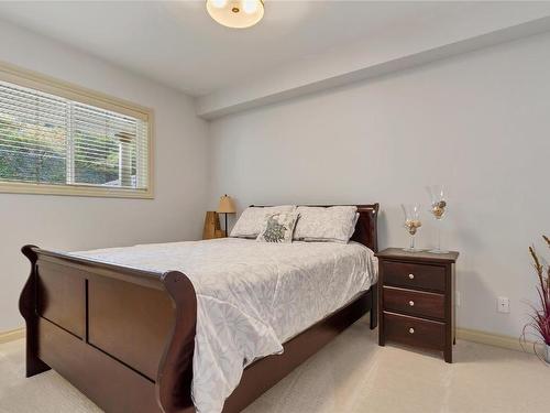 405-7922 Okanagan Landing Road, Vernon, BC - Indoor Photo Showing Bedroom