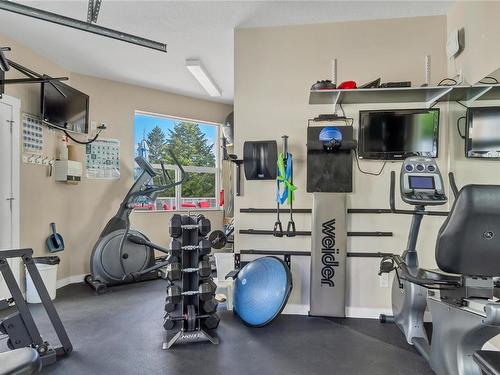 405-7922 Okanagan Landing Road, Vernon, BC - Indoor Photo Showing Gym Room