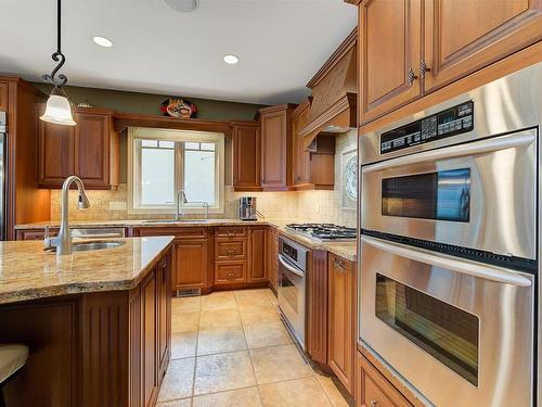 2053 Capistrano Drive, Kelowna, BC - Indoor Photo Showing Kitchen With Upgraded Kitchen