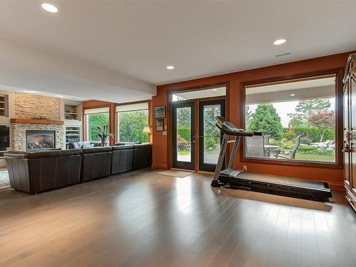 2053 Capistrano Drive, Kelowna, BC - Indoor With Fireplace