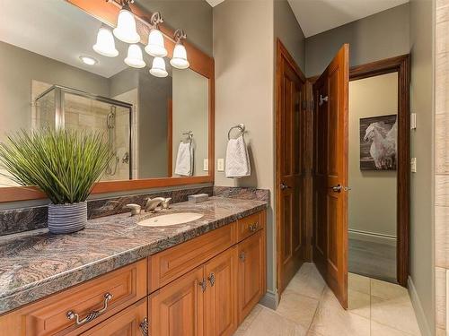 2053 Capistrano Drive, Kelowna, BC - Indoor Photo Showing Bathroom